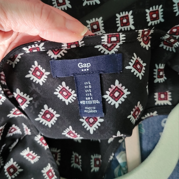 Gap Open Split Back Top - Large - Picture 3 of 3